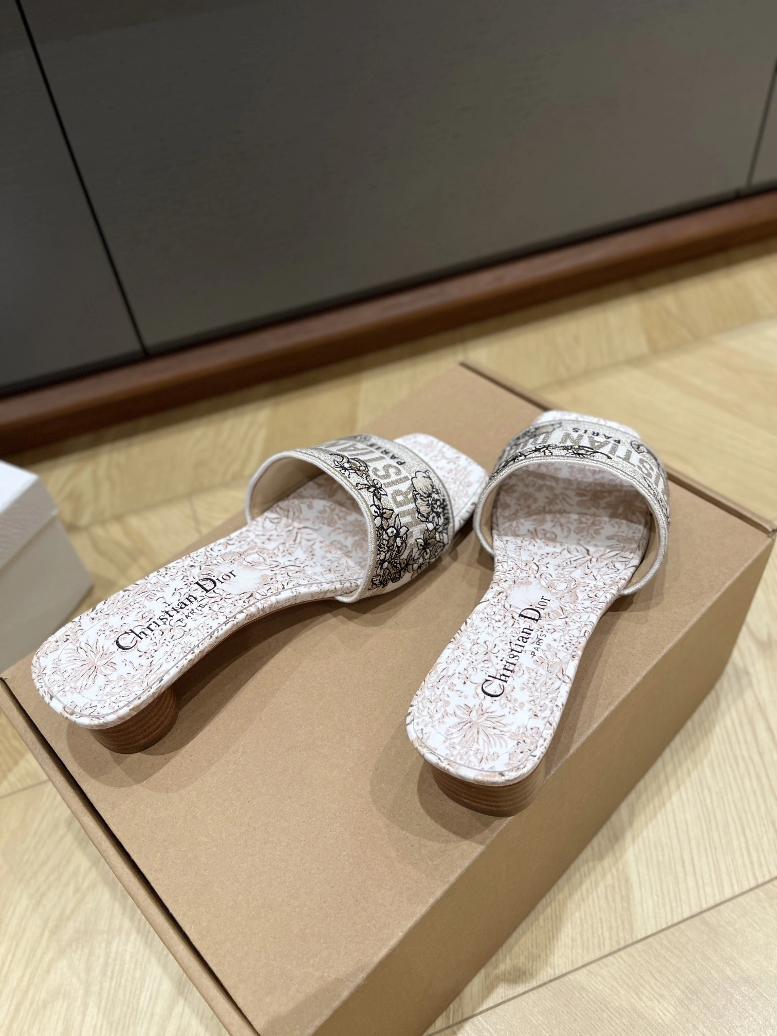 COCO-- 4ior KCQ902UEL_S62K embroidery Heel height：3.5cm item:E-XW03F0613